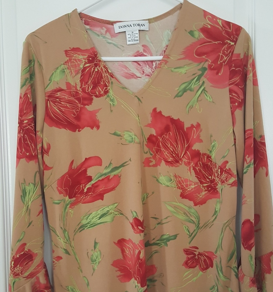 2 cute Medium ladies tops